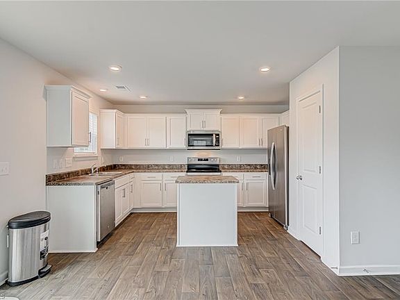 4th image of 114 Saddlehorse Ln