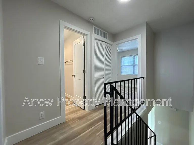 1218 S Jackson St — Photo 7