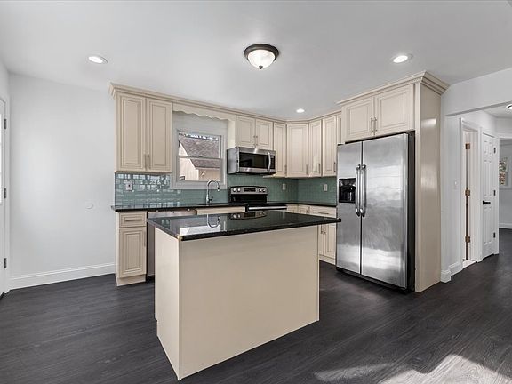 2nd image of 8 Nostrand Ave Floor 1