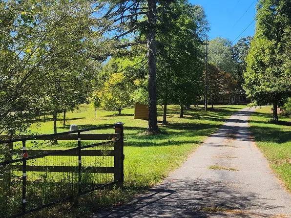 562 Charlie Cooper Rd, Braselton, GA 30517