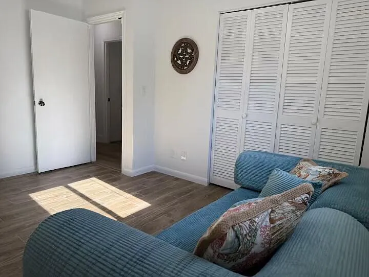 516 E Whitney Dr — Photo 26