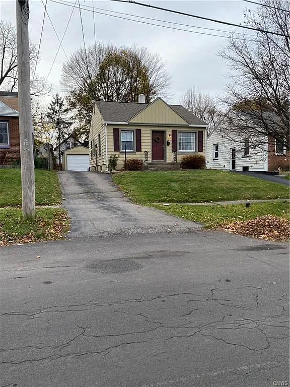 224 Burns Ave photo 1