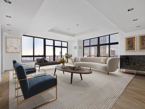 100 United Nations Plaza image 1 of 20