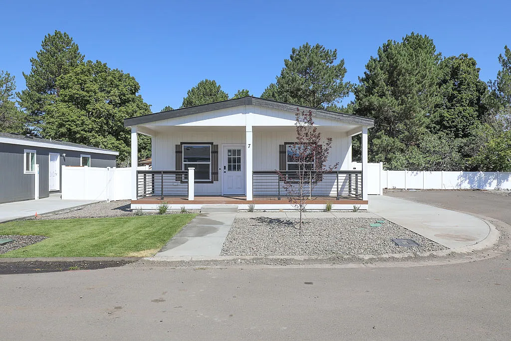 3 bed, 1494 sqft, $2,195 — Photo 1