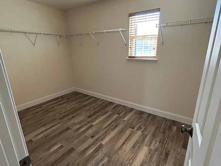 742 Stonehaven Loop — Photo 12