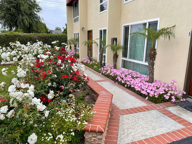 2346 Santa Ana Ave — Photo 3