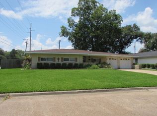 4001 Redwood Dr, Groves, TX 77619