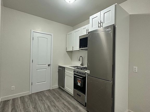 4th image of 410 W 56th St #1D