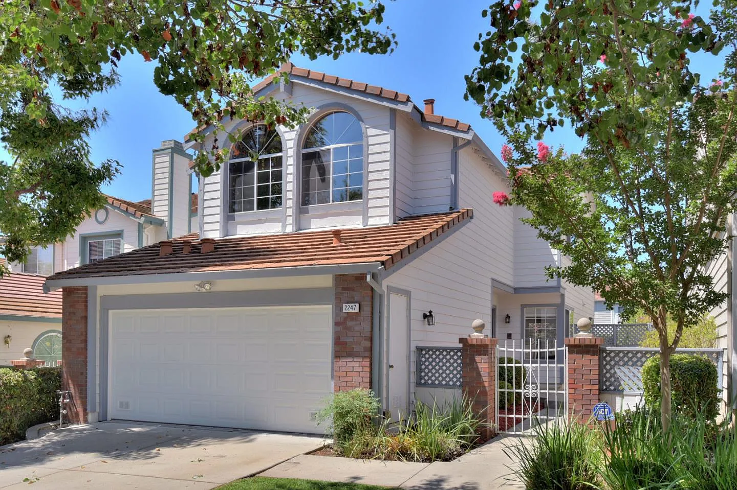 2247 Lynwood Ter photo 1