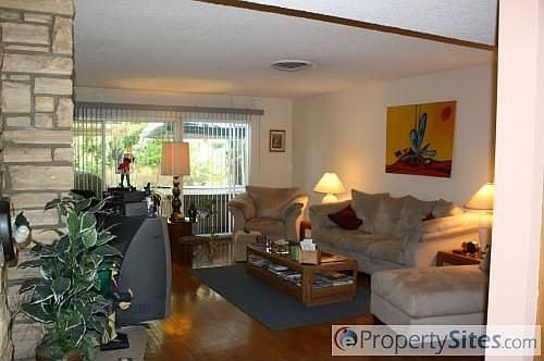 3rd image of 15924 Osborne St