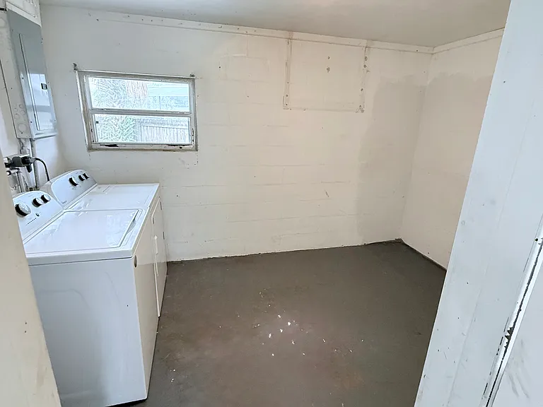 213 Thomas Dr — Photo 20