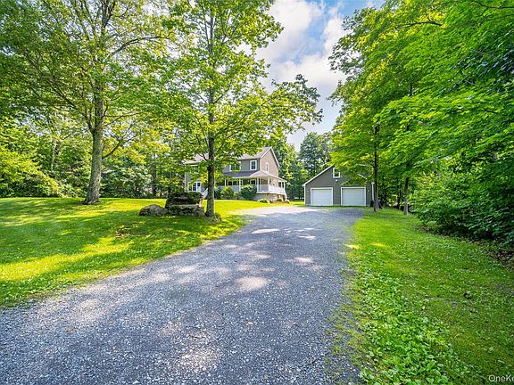 2nd image of 221 Rabbit Run Road