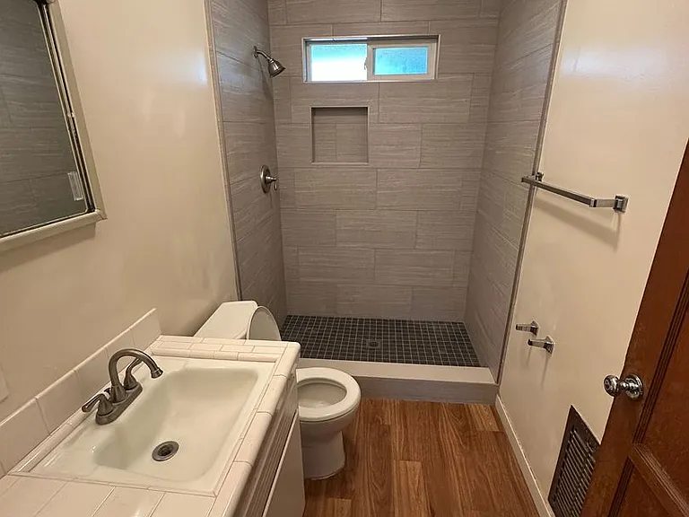 628 E Chapel St #A — Photo 8