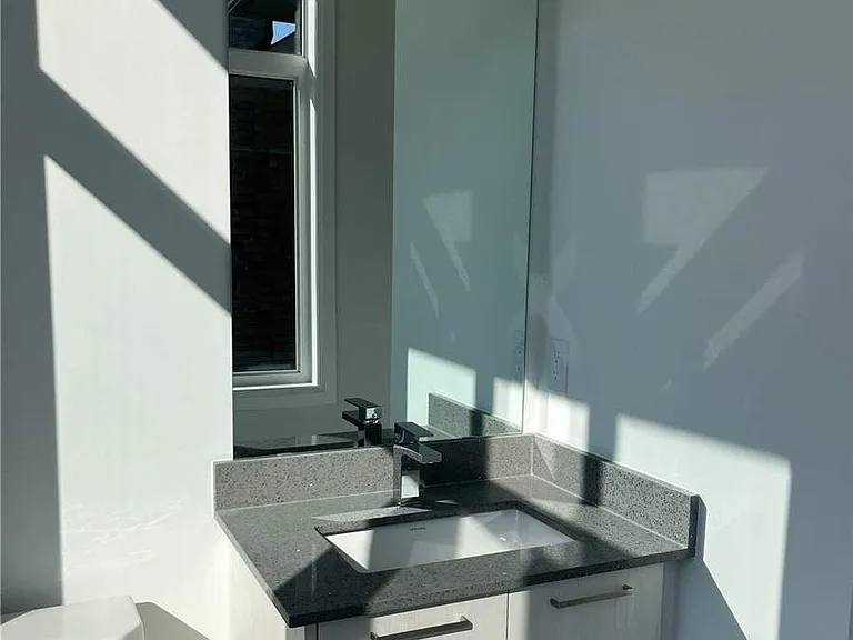 563 New England Ct W — Photo 12