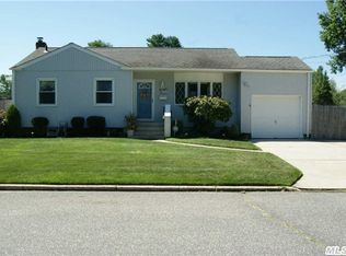 66 Morton St, Brentwood, NY 11717