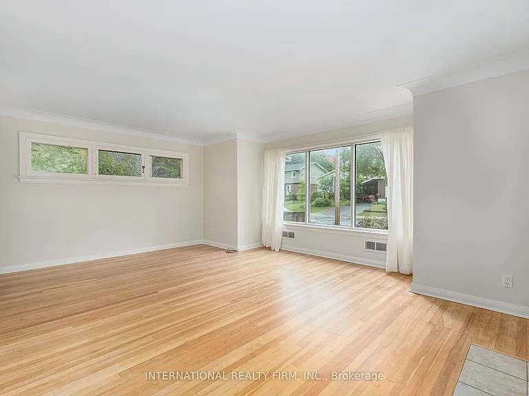 323 Lanark Ave N — Photo 8