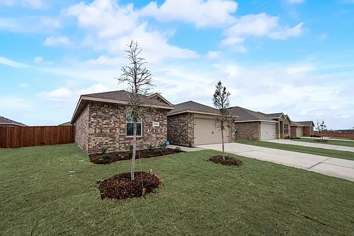 1131 Elijah Way Photo 1