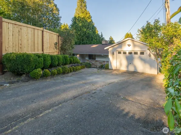 19526 53rd Avenue NE, Lake Forest Park, WA 98155