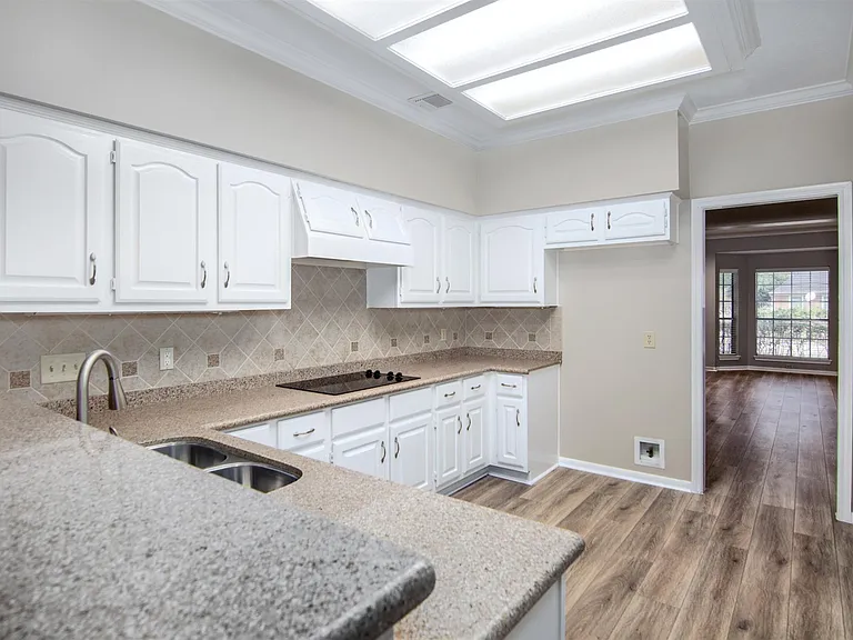 15118 Greenleaf Ln — Photo 16