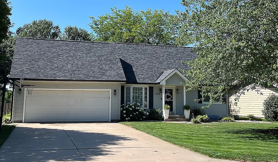 1st image of 1328 Harre Ln