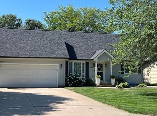1328 Harre Ln, York, NE 68467