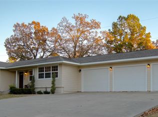 300 South Dr, Hartshorne, OK 74547