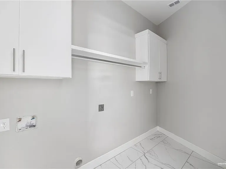 1319 W Gran Via St — Photo 10