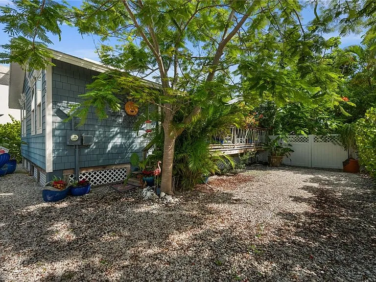 105 W Hilo St — Photo 24