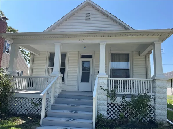 717 Broadway Ave, Mattoon, IL 61938