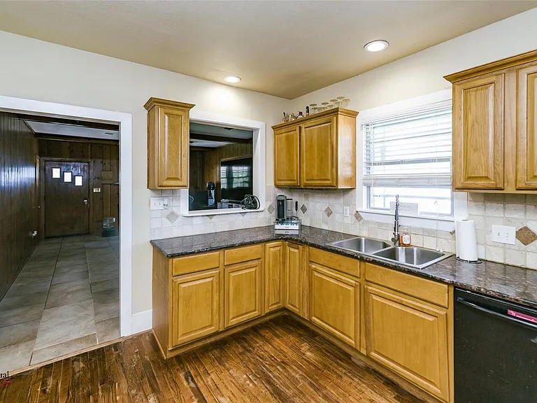 3836 Maryland Ave — Photo 11