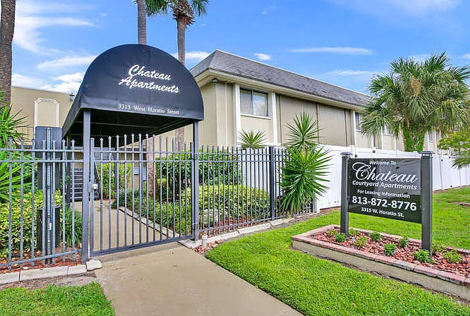 Chateau Apartments — Photo 44