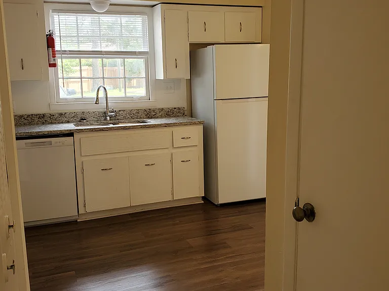 2080 Kings Gate Cir #C — Photo 14