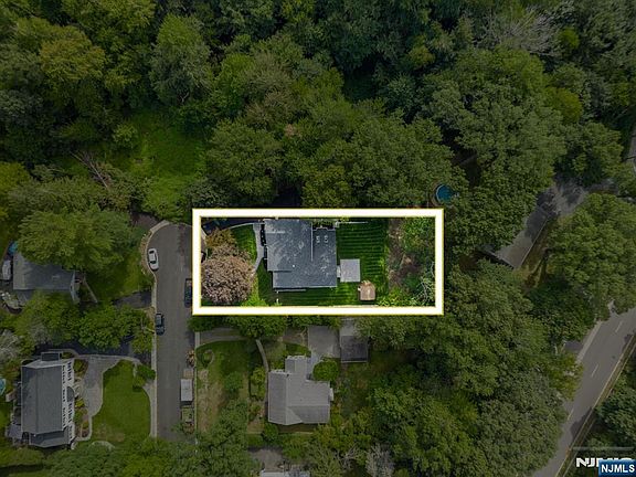 2nd image of 914 Hammond Road