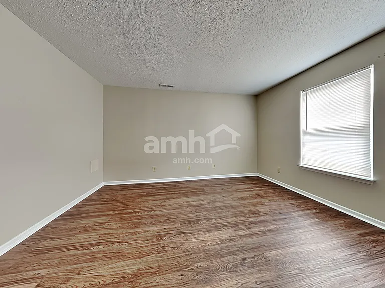 106 Frostwood Ln — Photo 8