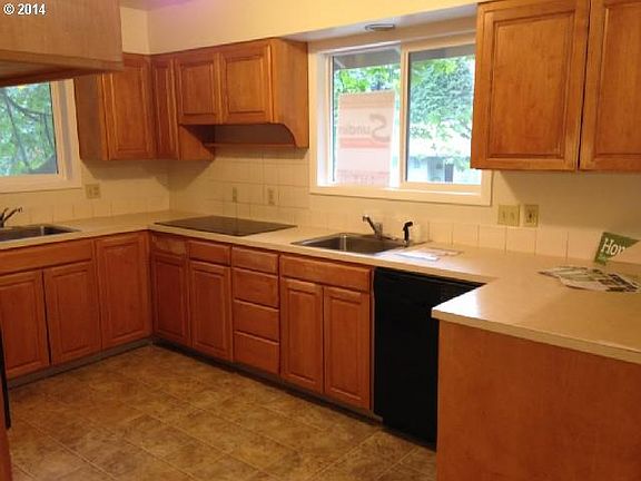 2nd image of 901 SE 94th Ave