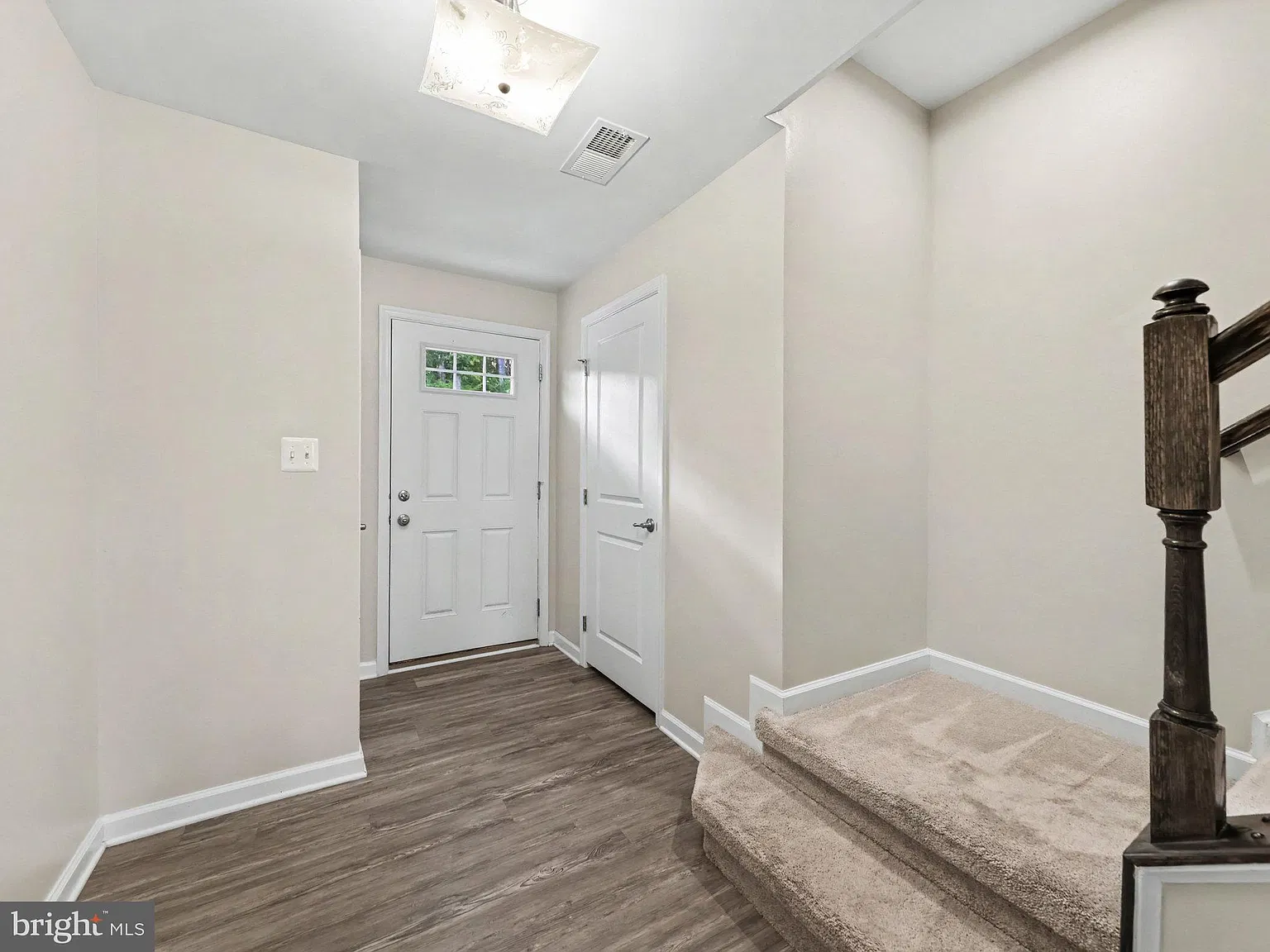 3 bed, 2.5 bath, 2320 sqft, $2,600 — Photo 2