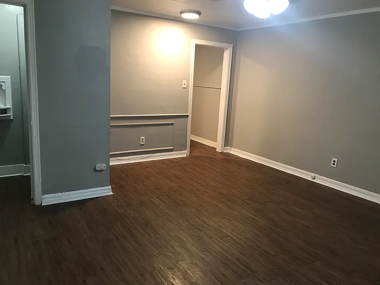 844 Leon Pl — Photo 2
