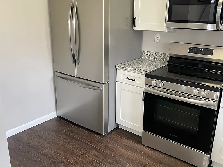 140 Peony Ave — Photo 8