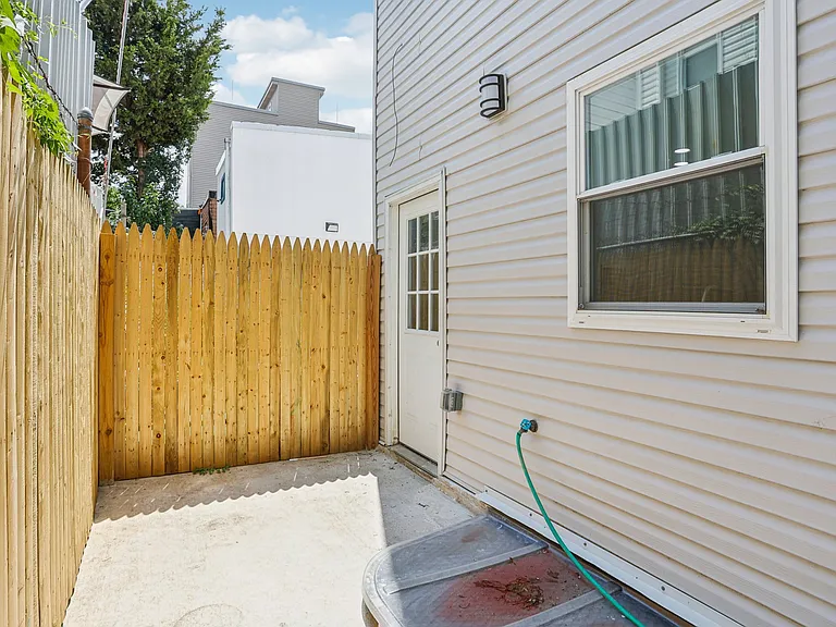 2225 N Waterloo St — Photo 24