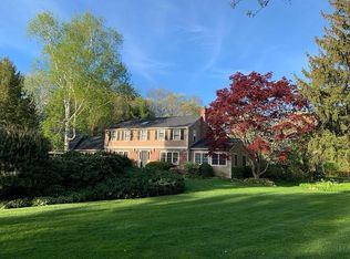 24 Juniper St, Wenham, MA 01984