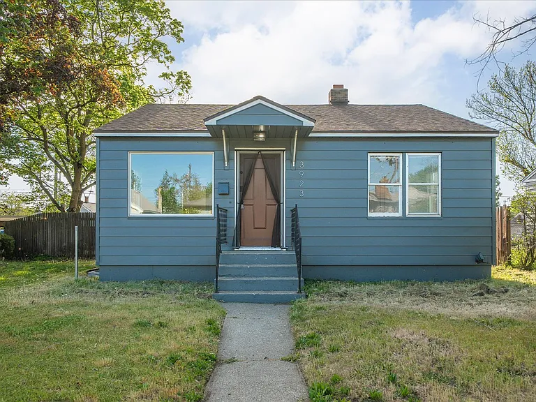 3923 N Walnut St — Photo 2