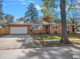 90 Glen Aire Dr, Springfield, IL 62703