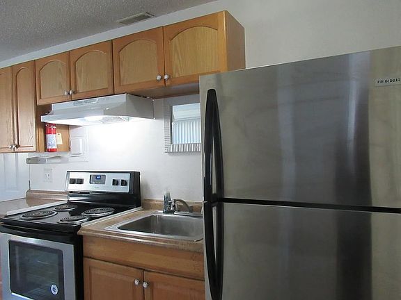4th image of 1831 S 116th St #4