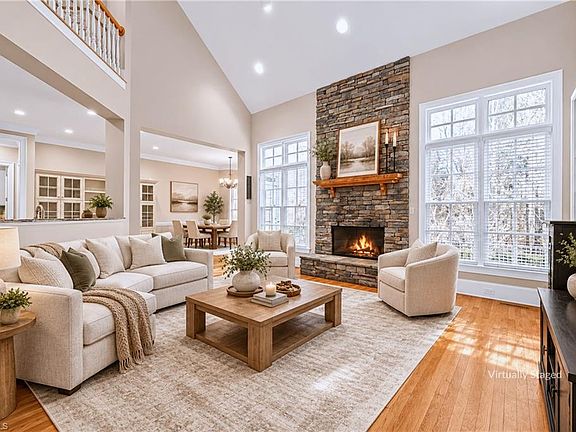 3rd image of 900 Jefferson Wood Ln
