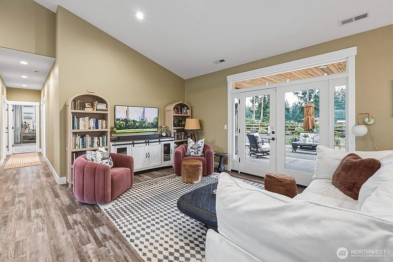 5th image of 105 Andrew Court