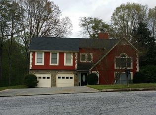1562 Linksview Cl, Stone Mountain, GA 30088