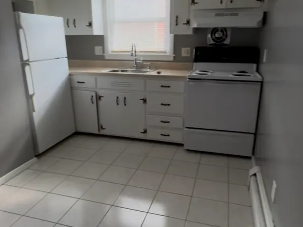 77 Gould Dr, East Hartford, CT 06118