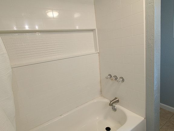 4th image of 212 S State St