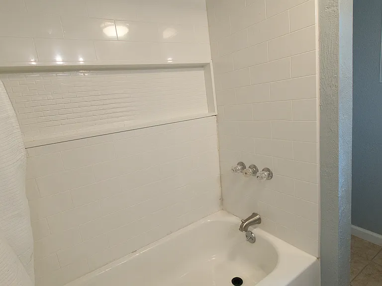 212 S State St — Photo 4