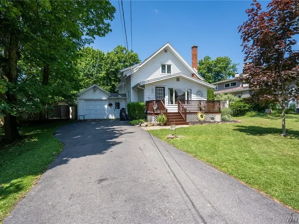 136 S Lincoln Ave, Orchard Park, NY 14127